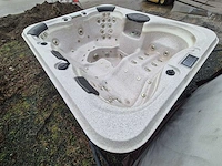 5 persoons jacuzzi en buitenspa - afbeelding 12 van  23