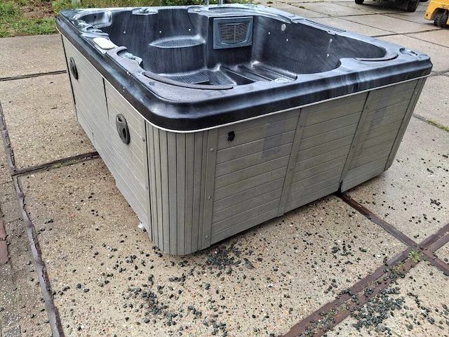 5 persoons jacuzzi en buitenspa - afbeelding 9 van  31