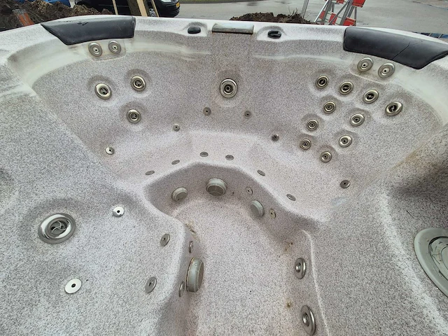 5 persoons jacuzzi en buitenspa - afbeelding 2 van  23