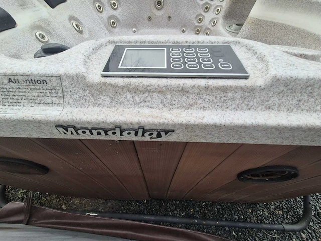 5 persoons jacuzzi en buitenspa - afbeelding 15 van  23