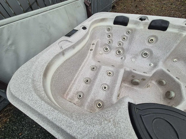 5 persoons jacuzzi en buitenspa - afbeelding 22 van  23