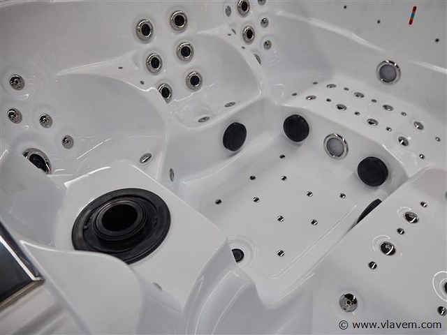 5 persoons outdoor spa 208x208 cm - incl. 2 ligbedden - wit bad / naturel houten kleur zijkant - afbeelding 10 van  16