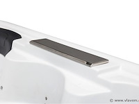 5 persoons outdoor spa 208x208 cm - incl. 2 ligbedden - wit bad / naturel houten kleur zijkant - afbeelding 11 van  16