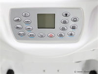 5 persoons outdoor spa 208x208 cm - incl. 2 ligbedden - wit bad / naturel houten kleur zijkant - afbeelding 12 van  16