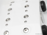 5 persoons outdoor spa 208x208 cm incl. 2 ligbedden - wit bad / mahonie kleur zijkant - afbeelding 14 van  21
