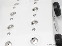 5 persoons outdoor spa 208x208 cm incl. 2 ligbedden - wit bad / mahonie kleur zijkant - afbeelding 15 van  21