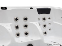 5 persoons outdoor spa 208x208 cm incl. 2 ligbedden - wit bad / mahonie kleur zijkant - afbeelding 19 van  21