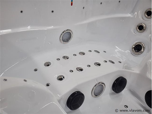 5 persoons outdoor spa - afbeelding 18 van  24