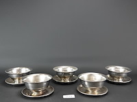 5 rvs schalen vast op schotel - afbeelding 1 van  5