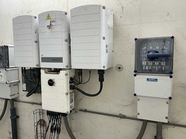 5× solaredge se82.8k synergy omvormerunits incl. phoenix contact dc stringbox en eaton 160a lastscheider - afbeelding 8 van  15
