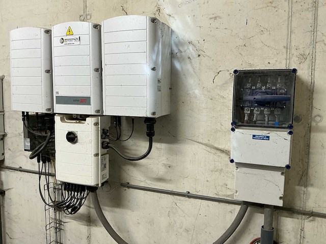 5× solaredge se82.8k synergy omvormerunits incl. phoenix contact dc stringbox en eaton 160a lastscheider - afbeelding 10 van  15
