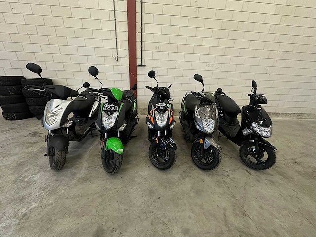 5 x scooters - kymco agility - sym - kymco vitality - afbeelding 1 van  6