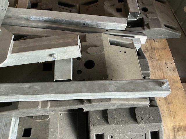 50 leuninghouders betondek en mobiele dakbeveiliging (valbeveiliging) - afbeelding 10 van  13