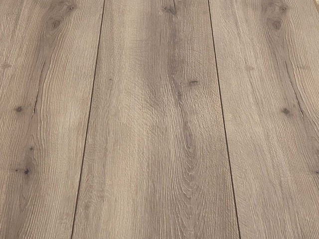 50 m2 laminaat brede plank - 1380 x 246 x 8 mm - afbeelding 1 van  3