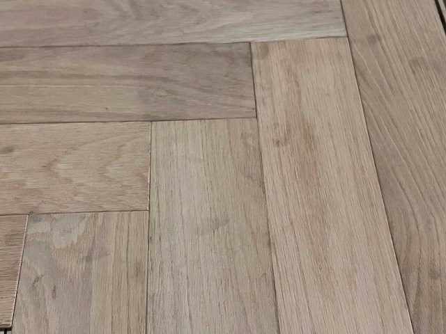 50 m2 parket eiken onbehandeld visgraat - 540 x 90 x 12,7 mm - afbeelding 1 van  3