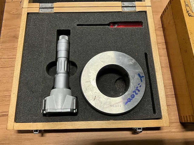 50>60mm driepunts binnenmaatmicrometer - afbeelding 1 van  5