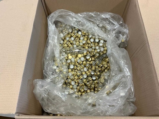 50ml glazen flesje met goudkleurige schroefdop circa 4400 stuks - afbeelding 4 van  4