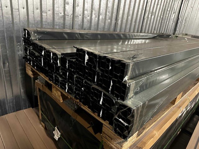 50x aluminium tuinpalen 300x7x7 cm inclusief kappen en strips - geschikt voor composiet schuttingen - afbeelding 1 van  2