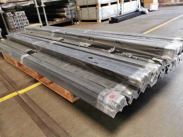 50x composiet hoekprofiel zwart voor gevelbekleding - 280 cm lang - afbeelding 3 van  3