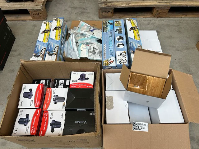 50x diversen w.o. elektrische pompen, outdoor items - afbeelding 1 van  10