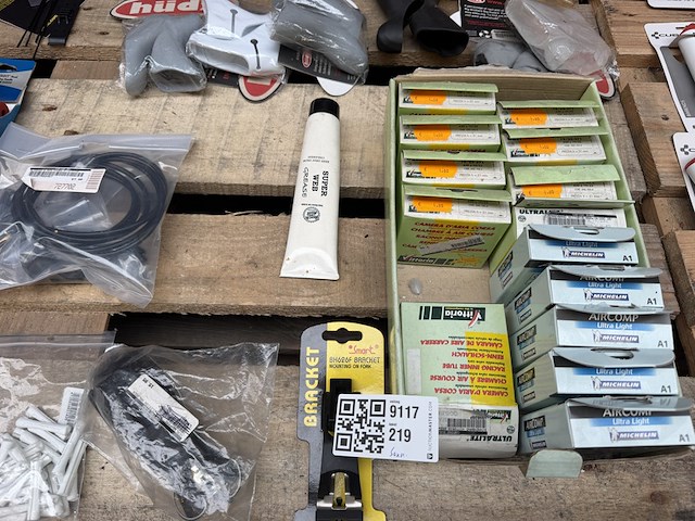 50x racefiets onderdelen en accessoires w.o. michelin, shimano - afbeelding 5 van  7