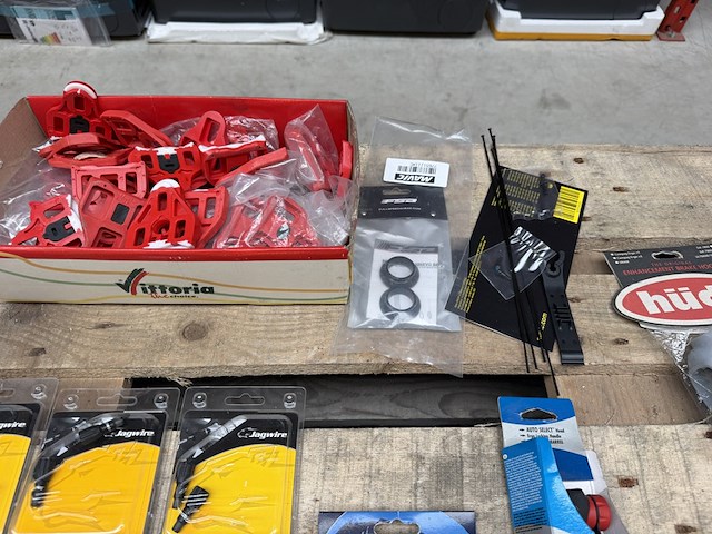 50x racefiets onderdelen en accessoires w.o. michelin, shimano - afbeelding 7 van  7