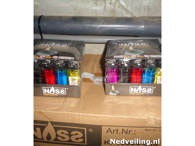 50x wegwerp aanstekers in display - afbeelding 2 van  3