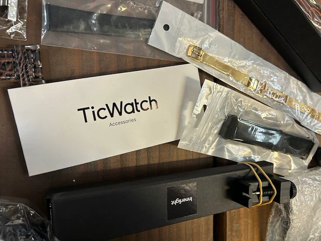 51x horloges en horloge accessoires w.o. ticwatch, poedagar, selencia - afbeelding 13 van  16