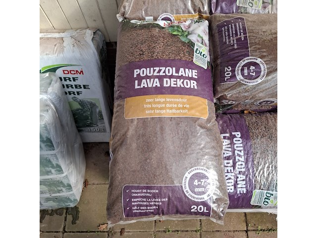 53x zak pouzzolane lava dekor a 20 liter dcm - afbeelding 1 van  5