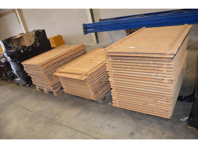 56 houten leggers palletrek afm. 134x86 - afbeelding 1 van  6