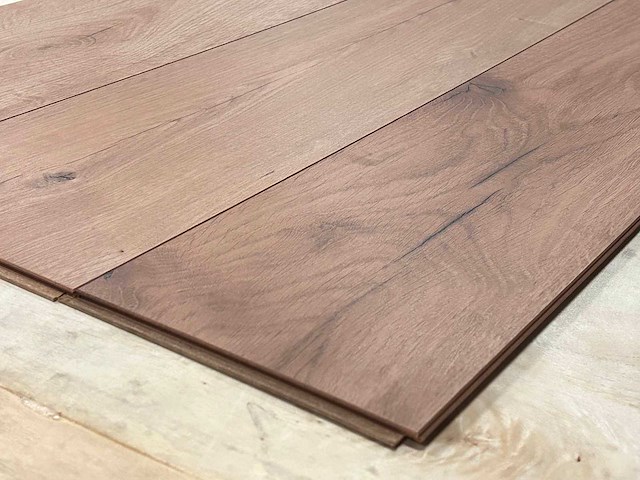 56 m2 laminaat plank - 1383 x 193 x 7 mm - afbeelding 1 van  2