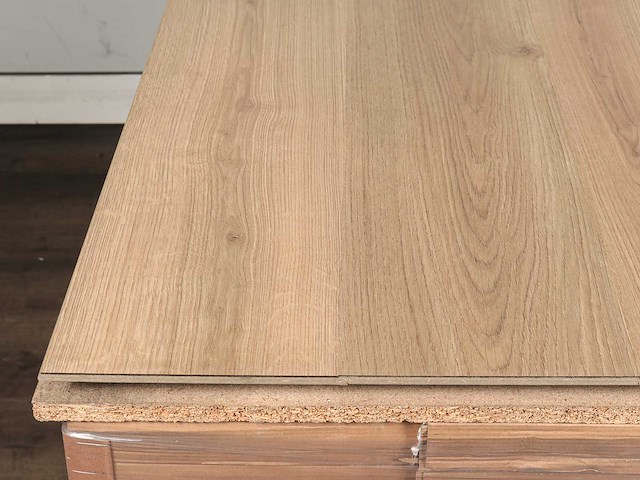 57 m2 laminaat plank watervast - 1289 x 192 x 8 mm - afbeelding 1 van  2