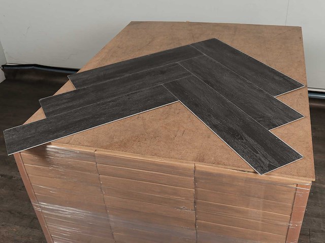 58 m2 pvc spc click visgraat - 610 x 150 x 4 mm - afbeelding 3 van  3