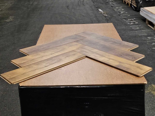 59 m2 laminaat visgraat - 628 x 157 x 10 mm - afbeelding 3 van  3