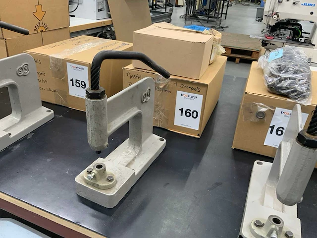 5s spindelhandpersje / voor nestels 1450r + stempels - afbeelding 1 van  3