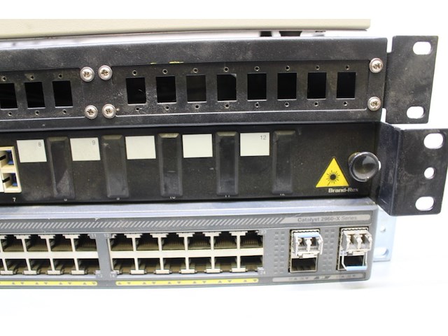 5x 19-inch apparatuur - afbeelding 11 van  11