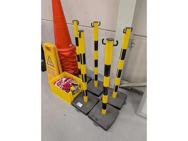 5x afzetpaal met ketting en 8x pion - afbeelding 2 van  5