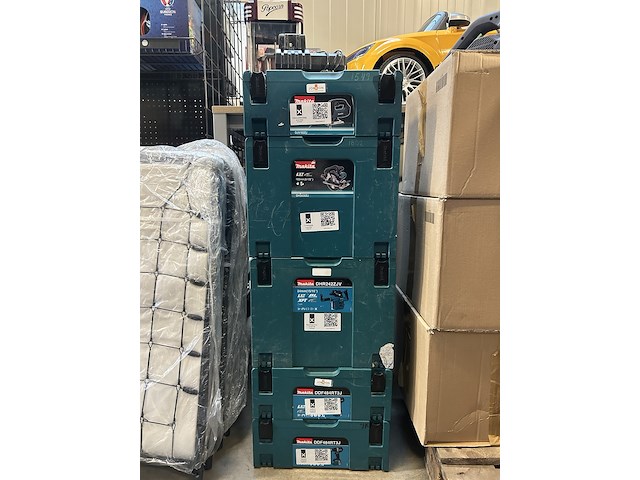 5x bouwgereedschap in koffer, 1x accu, 1x lader makita - afbeelding 1 van  4