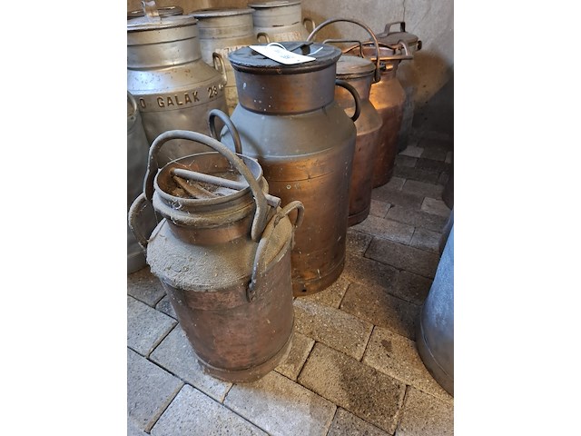 5x diverse koperen melkbussen - afbeelding 1 van  7