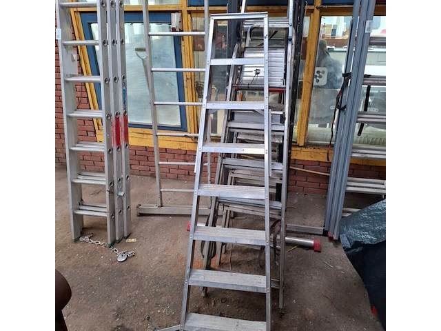 5x diverse ladders en werktrappen - afbeelding 1 van  6