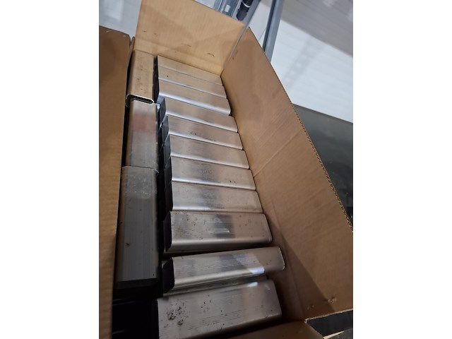 5x diverse omvormers o.a. goodwe, huawei - afbeelding 3 van  11