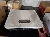 5x diverse omvormers o.a. goodwe, huawei - afbeelding 6 van  11