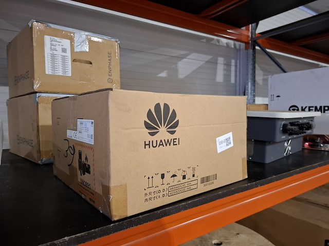 5x diverse omvormers o.a. goodwe, huawei - afbeelding 8 van  11