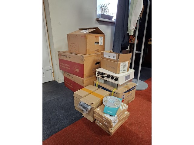 5x diverse omvormers, o.a. goodwe, sofar solar - afbeelding 1 van  10