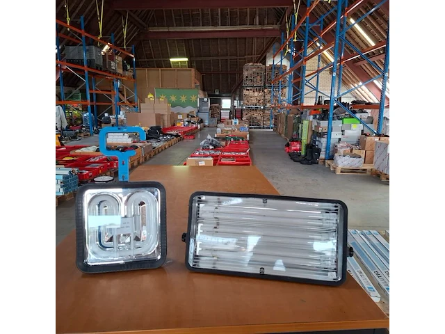 5x diverse werklamp 4x primae lux - afbeelding 1 van  9
