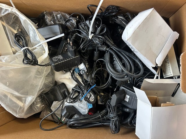 5x doos elektronica w.o. wifi netwerk kabels - afbeelding 4 van  10