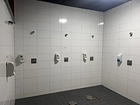 5x douchekoppen + legionella spoel install. + kachel