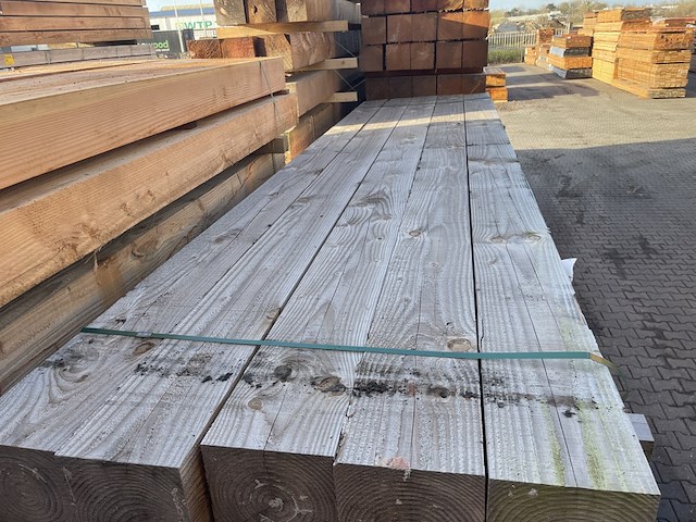 5x douglas balken fijnbezaagd, 200x200mm, lengte 400cm - afbeelding 1 van  3