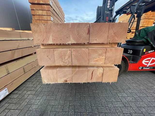 5x douglas staanders fijnbezaagd, 200x200mm, lengte 300cm - afbeelding 3 van  4