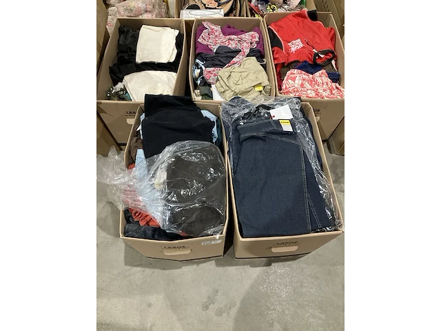 5x dozen kleding - afbeelding 1 van  9